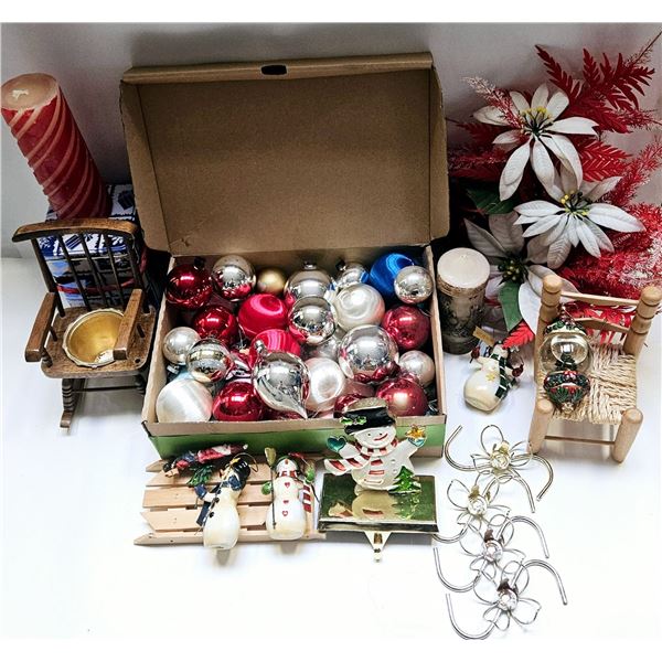 BOX OF CHRISTMAS COLLECTIBLES WITH SHOEBOX