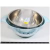 Image 1 : LOT OF TWO KITCHEN ITEMS INCLUDING STRAINER