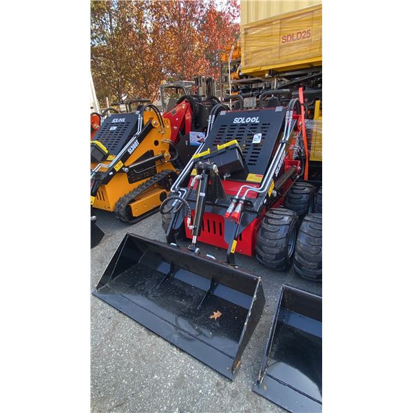 SDLOOL SL323TZ RED STAND ON GAS POWERED MINI SKID STEER LOADER, 13.5 HP, PNEUMATIC TIRES, 420CC