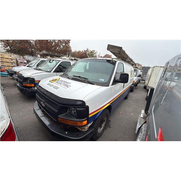 2006 CHEVROLET EXPRESS, 3DR CARGO VAN, WHITE, VIN 1GCGG25VX61143969,
