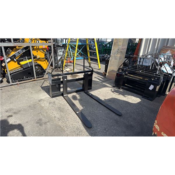 AGT INDUSTRIAL SAII100 SKID STEER PALLET FORK ATTACHMENT WITH 48  FORKS