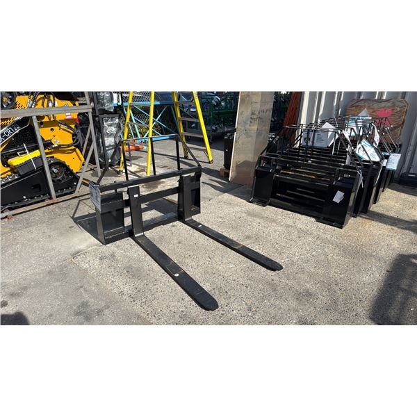 AGT INDUSTRIAL SAII100 SKID STEER PALLET FORK ATTACHMENT WITH 48  FORKS