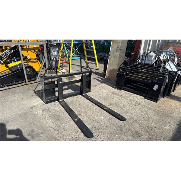 AGT INDUSTRIAL SAII100 SKID STEER PALLET FORK ATTACHMENT WITH 48  FORKS