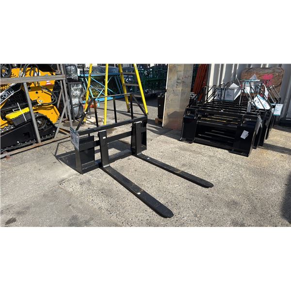 AGT INDUSTRIAL SAII100 SKID STEER PALLET FORK ATTACHMENT WITH 48  FORKS