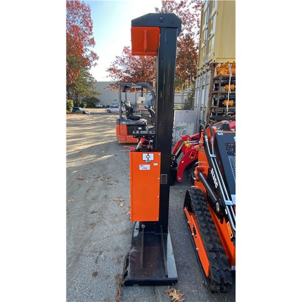 GIYI HLS82 HORIZONTAL HYDRAULIC LOG SPLITTER SKID STEER ATTACHMENT