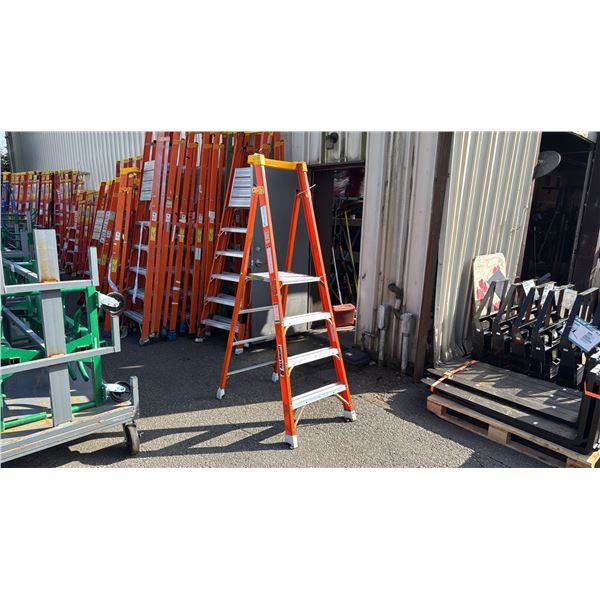 ALLRIGHT HEAVY DUTY 4' ORANGE CARBON FIBER INDUSTRIAL PLATFORM LADDER