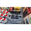 Image 1 : GIYI GY-DHC HYDRAULIC SKID STEER PALLET FORK ATTACHMENT SET WITH RACK & PAIR OF 60" FORKS