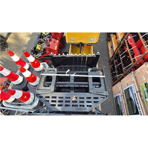 GIYI GY-DHC HYDRAULIC SKID STEER PALLET FORK ATTACHMENT SET WITH RACK & PAIR OF 60  FORKS