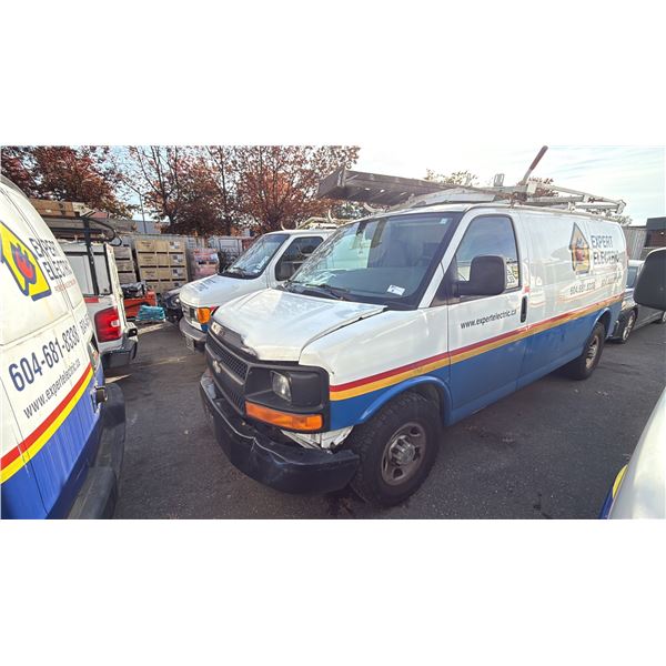 2009 CHEVROLET EXPRESS, 3DR CARGO VAN, WHITE, VIN 1GCGG25C991102039,