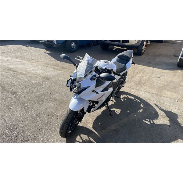2018 SUZUKI GSX 250R OPEN MOTORCYCLE, WHITE, VIN LC6DN11AXJ1100503,