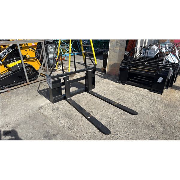 AGT INDUSTRIAL SAII100 SKID STEER PALLET FORK ATTACHMENT WITH 48" FORKS