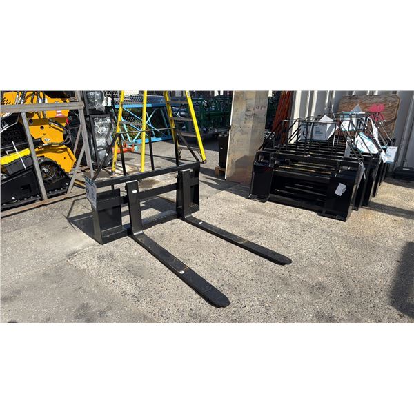 AGT INDUSTRIAL SAII100 SKID STEER PALLET FORK ATTACHMENT WITH 48" FORKS