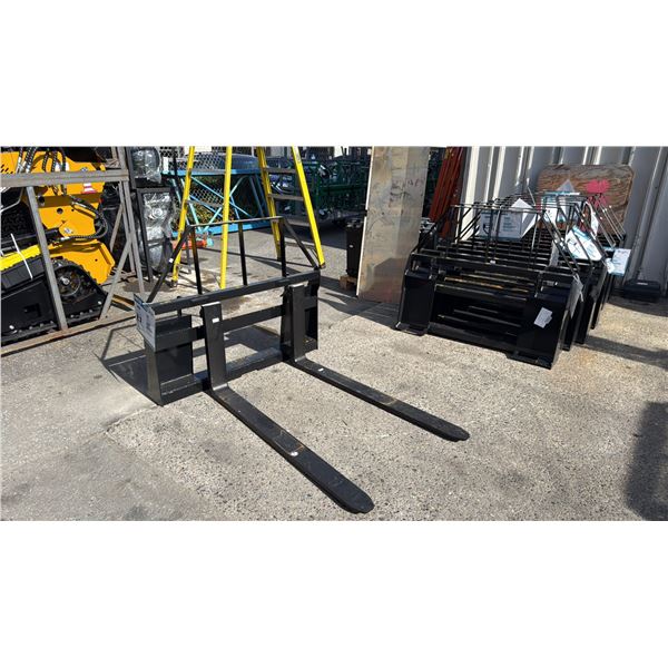 AGT INDUSTRIAL SAII100 SKID STEER PALLET FORK ATTACHMENT WITH 48" FORKS