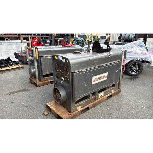 LINCOLN ELECTRIC CLASSIC 300D HEAVY DUTY INDUSTRIAL DIESEL POWERED WELDING POWER SOURCE ON METAL