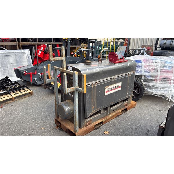 LINCOLN ELECTRIC CLASSIC 300D HEAVY DUTY INDUSTRIAL DIESEL POWERED WELDING POWER SOURCE ON METAL
