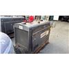 Image 4 : LINCOLN ELECTRIC CLASSIC 300D HEAVY DUTY INDUSTRIAL DIESEL POWERED WELDING POWER SOURCE ON METAL