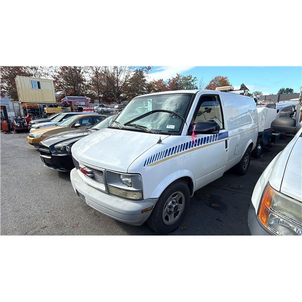 2004 GMC SAFARI, 2DR VAN, WHITE, VIN 1GTDM19X14B508676,