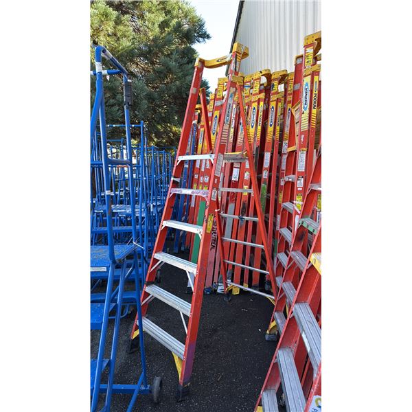 WERNER PODIUM 6' ORANGE CARBON FIBER INDUSTRIAL PLATFORM LADDER