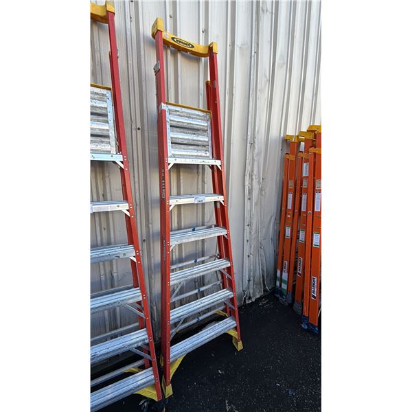 WERNER PODIUM MAX 6' ORANGE CARBON FIBER INDUSTRIAL PLATFORM LADDER