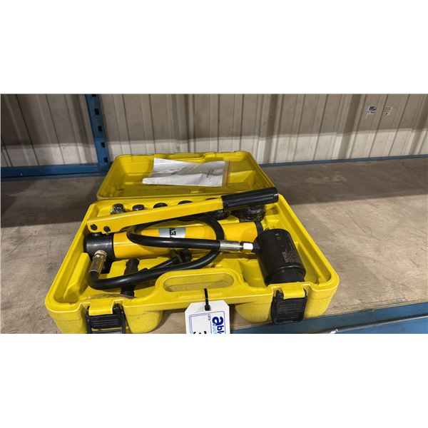 VEVOR HYDRAULIC MANUAL INDUSTRIAL PUNCH DRIVER IN HARD TRANSPORT CASE