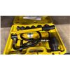 Image 2 : VEVOR HYDRAULIC MANUAL INDUSTRIAL PUNCH DRIVER IN HARD TRANSPORT CASE