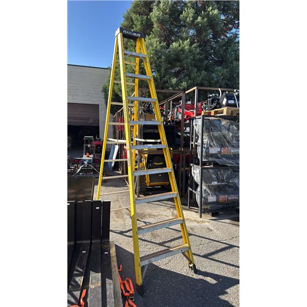 FEATHERLIGHT YELLOW 10' INDUSTRIAL CARBON FIBER STEP LADDER