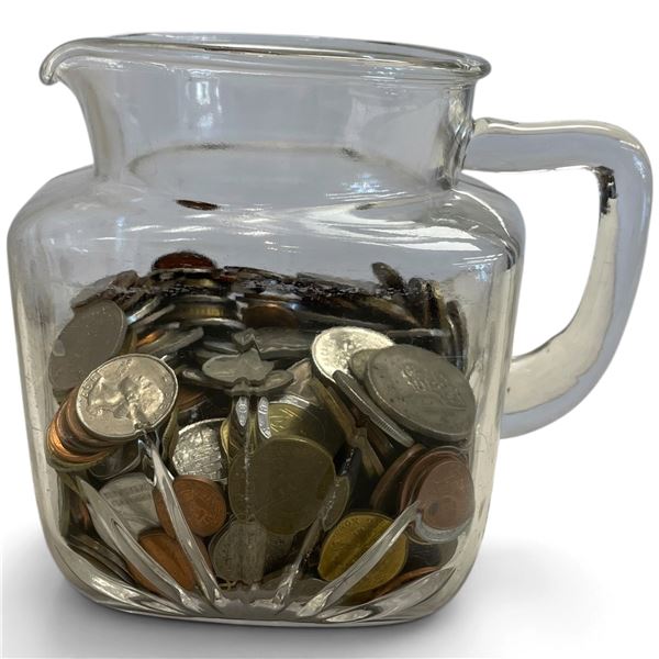 Glass Jug of Assorted World Coins & Tokens - Total weight: 2.5 kg