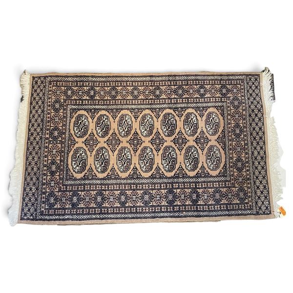Medallion Pattern Fringed Area Rug - 36" x 68"