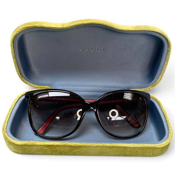 Vintage Sunglasses with Gucci Logo & Green Velvet Gucci Case
