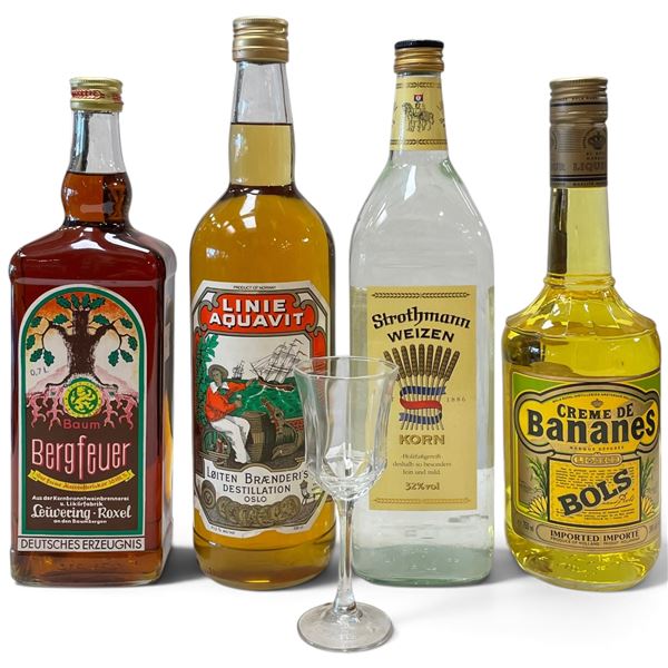 4 Sealed Full Size Bottles of a Variety of Liquors (bols Crème de Bananes, Strothman Weizen Korn, Be