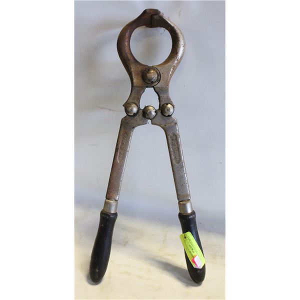 VINTAGE FORGED STEEL BULL CASTRATION
