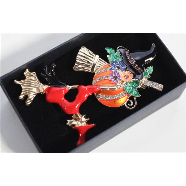 NEW 2PCS BROOCH SET