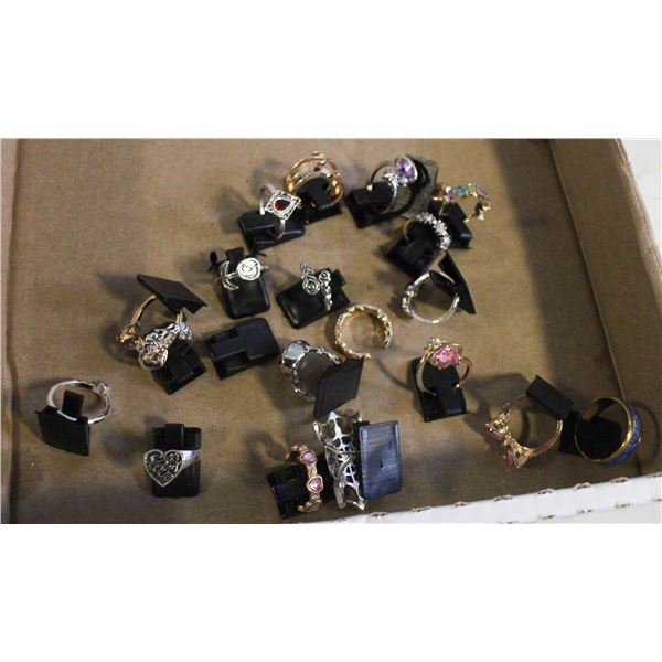 LOT OF 20 ESTATE RINGS