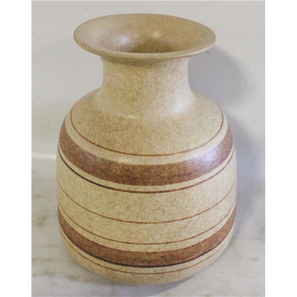 BROWN POTTERY VASE WITH STRIPES. 8 IN.