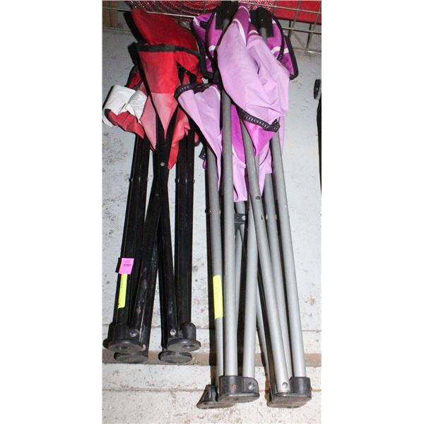 2 FOLDING CHAIRS