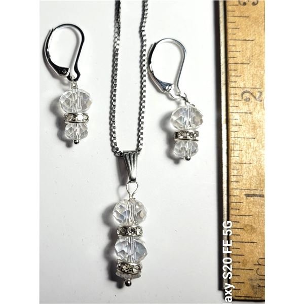 15)  SET OF CLEAR SWAROVSKI PENDANT