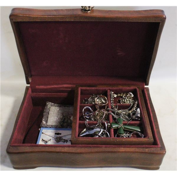 WOODEN JEWELRY BOX WITH VARIOUS JEWELRY