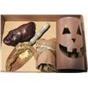 Image 1 : 4 VINTAGE DECOR ITEMS