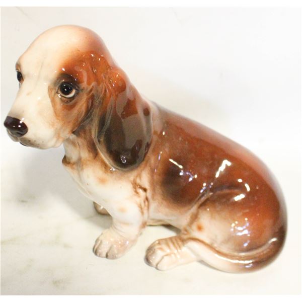 VINTAGE CERAMIC GLOSSY BASSET HOUND FIGURE