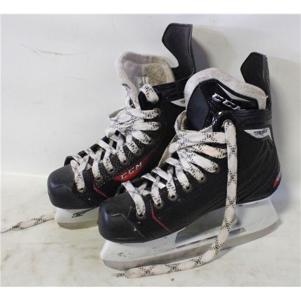 ESTATE CCM BOYS ICE HOCKEY SKATES SZ 5