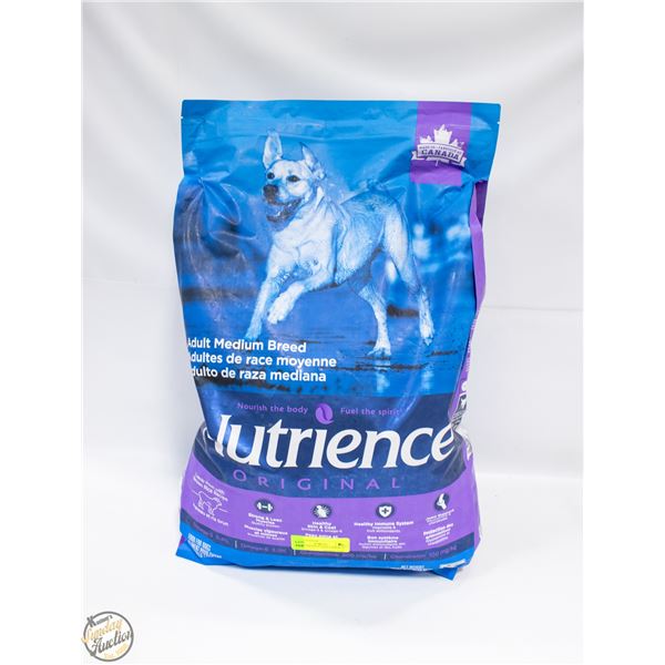 25LB NUTRIENCE ADULT MEDIUM BREED
