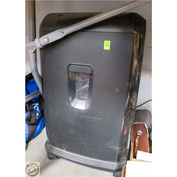 STAPLES PAPER SHREDDER