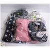 Image 1 : 5 WOMANS MED BLOUSE STYLE PRINT TOPS