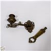 Image 1 : VINTAGE 2 ITEMS ANTIQUE BRASS