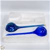 Image 1 : 2 BLUE PLANTER GLASS SELF WATERING GLOBES
