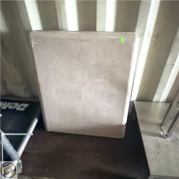 FOLDING PLASTIC TABLE