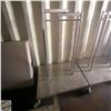 Image 1 : 4 ARM METAL ADJUSTABLE CLOTHING RACK ON CASTORS