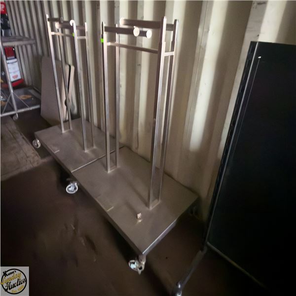 4 ARM METAL ADJUSTABLE CLOTHING RACK ON CASTORS