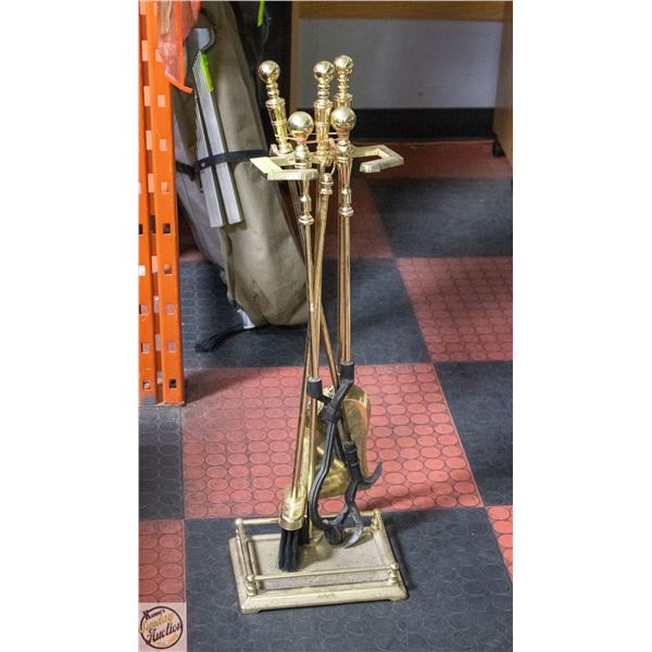 4 PIECE FIREPLACE TOOL SET + STAND