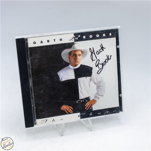 AUTOGRAPHED 1992 GARTH BROOKS THE CHASE ALBUM